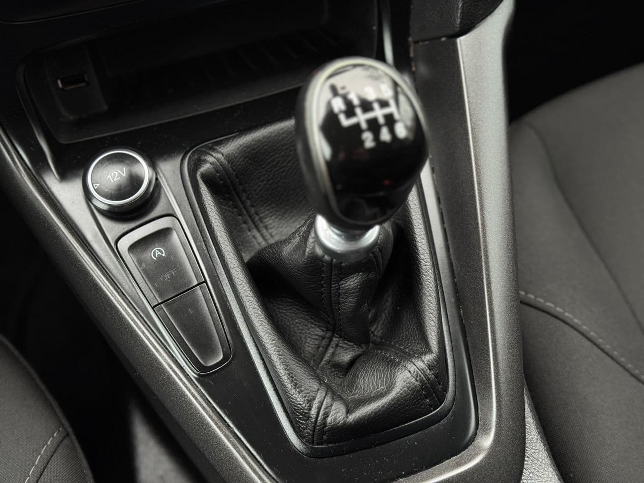2016 Ford Focus — Miniatură 14