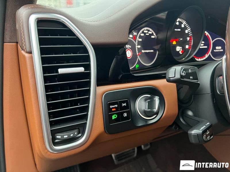 2020 Porsche Cayenne S Coupe — Miniatură 20