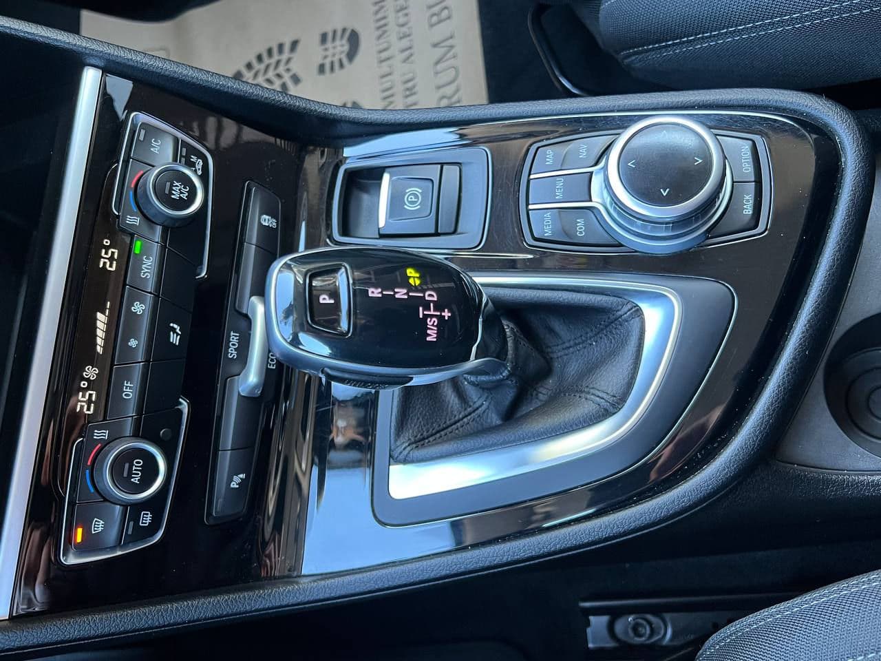 2021 BMW 216d — Miniatură 16