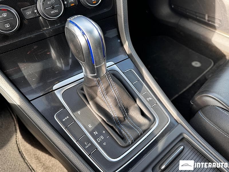 2015 Volkswagen Golf GTE — Miniatură 15