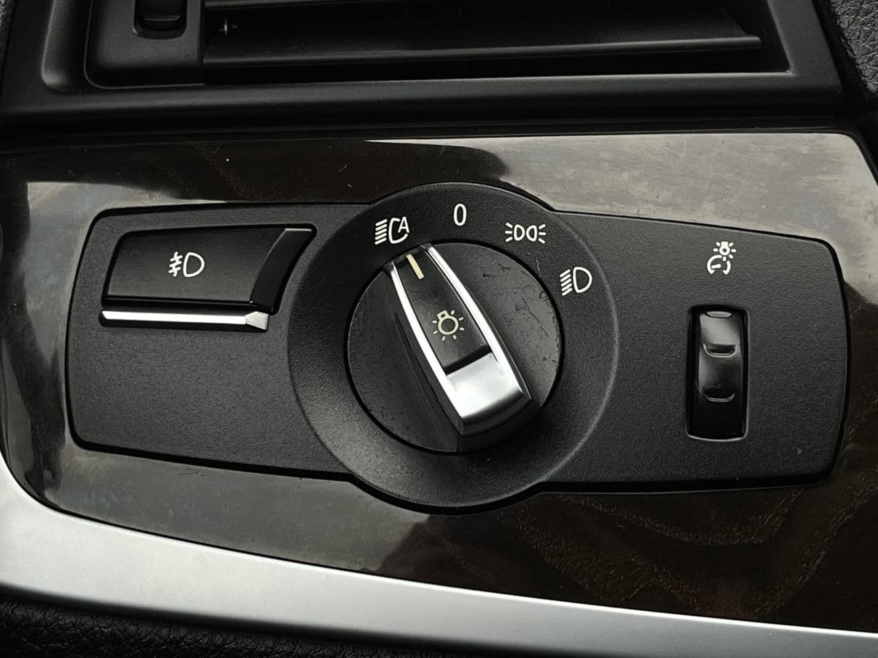 2012 BMW 528 — Miniatură 9