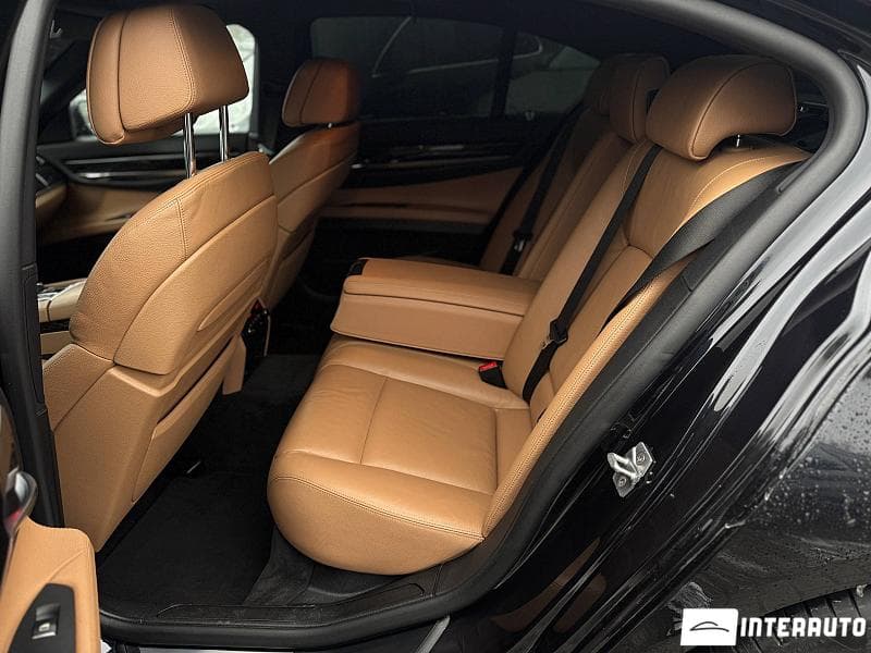 BMW 740 2011 — Миниатюра 13