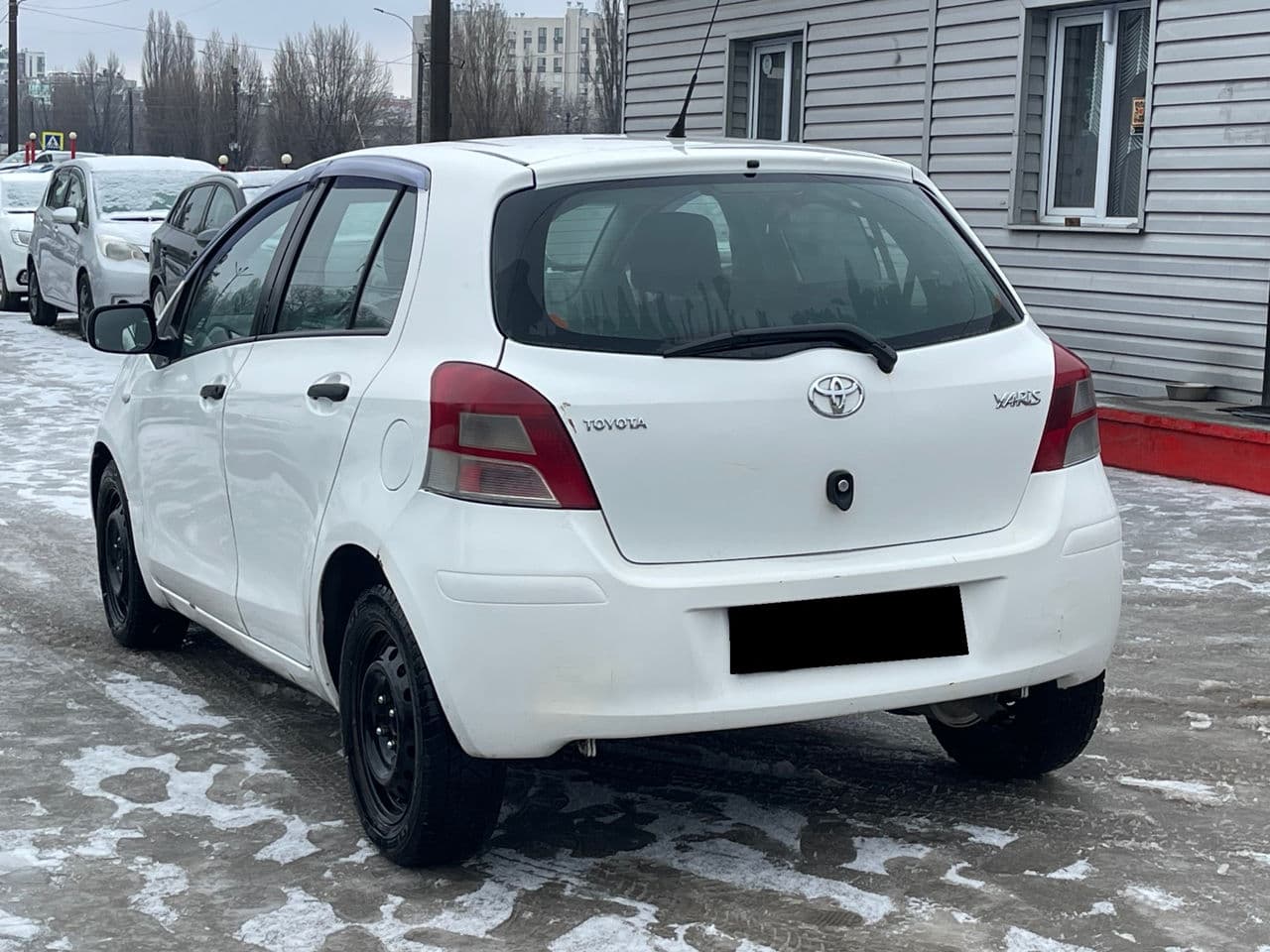 2010 Toyota Yaris — Miniatură 2