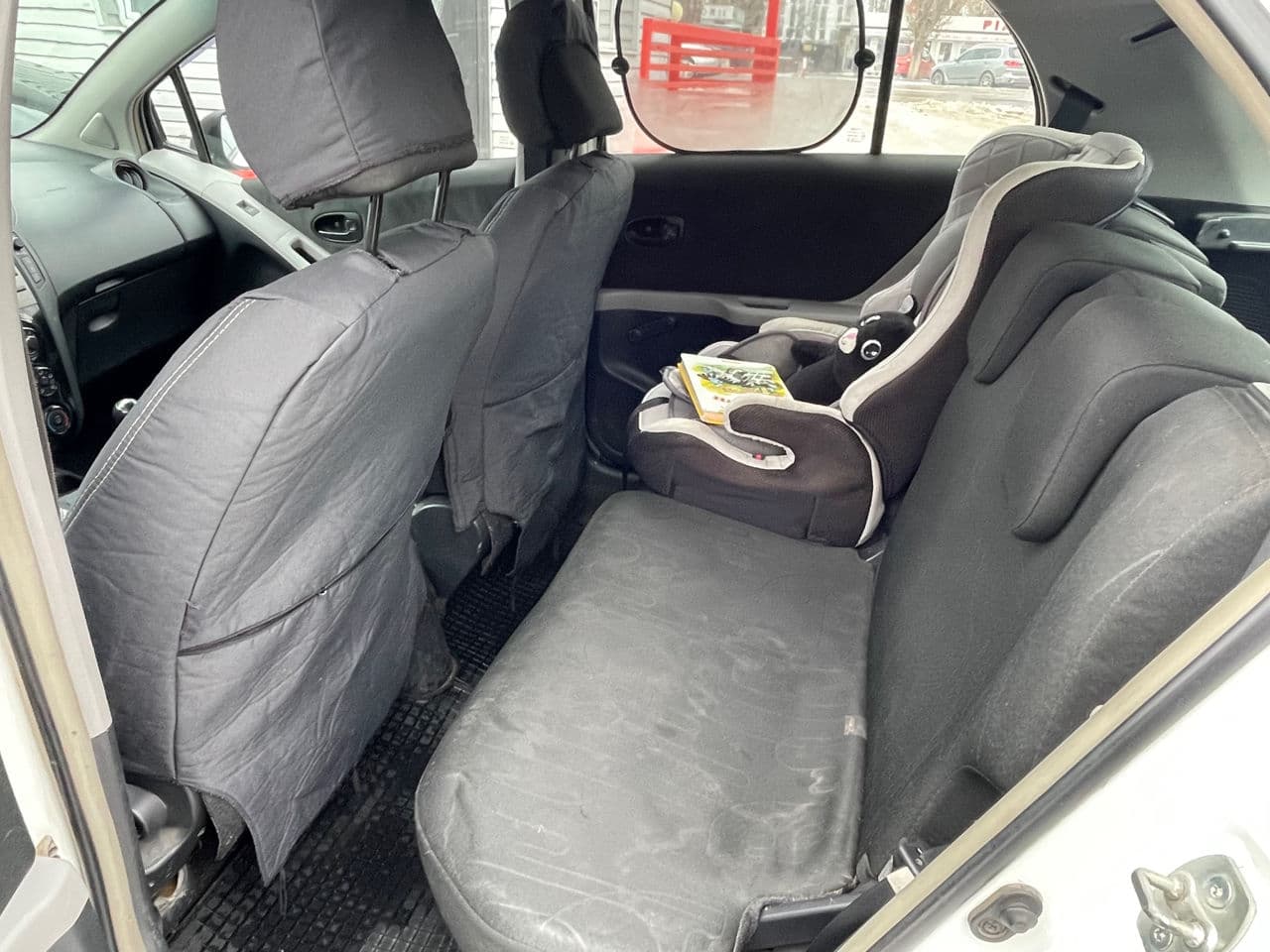 2010 Toyota Yaris — Miniatură 9
