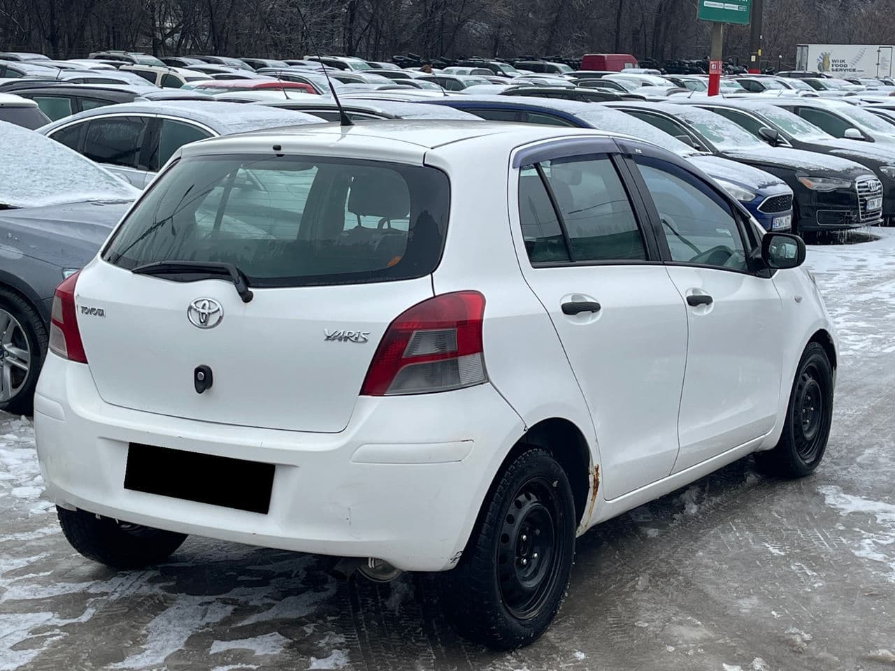 2010 Toyota Yaris — Miniatură 4