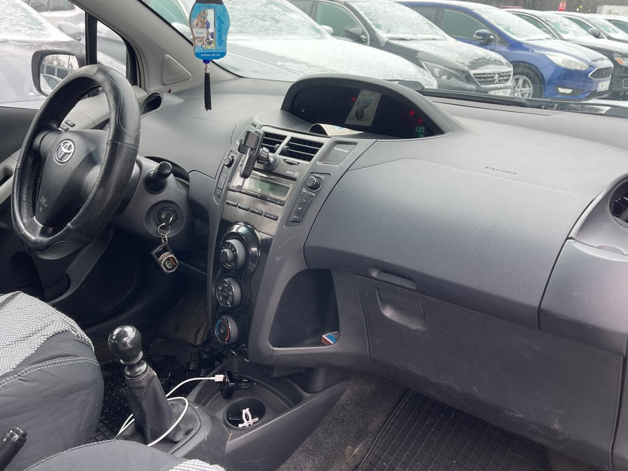 2010 Toyota Yaris — Miniatură 10