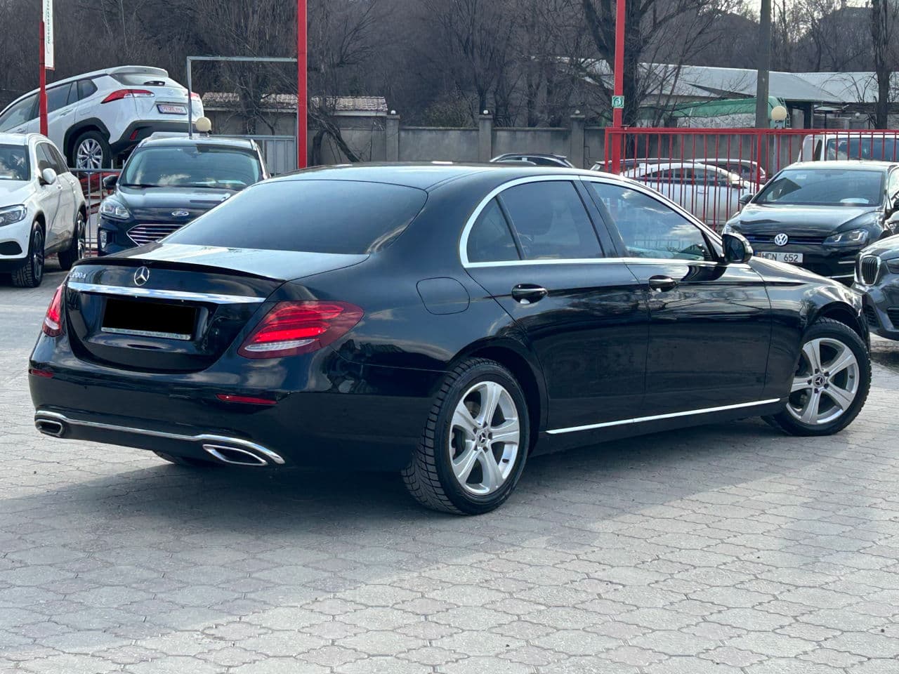 2016 Mercedes E 200 — Miniatură 2