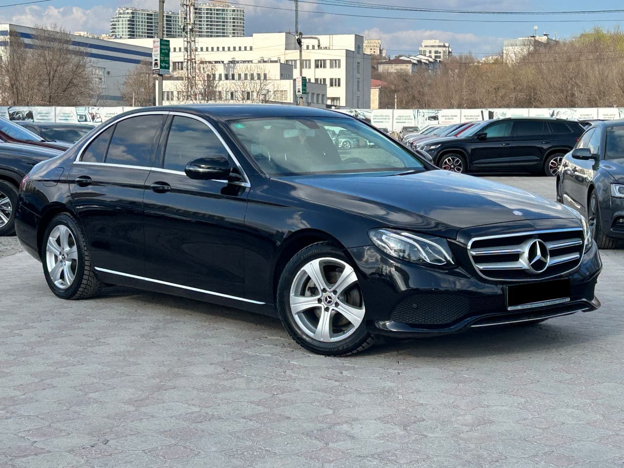 2016 Mercedes E 200 — Miniatură 4