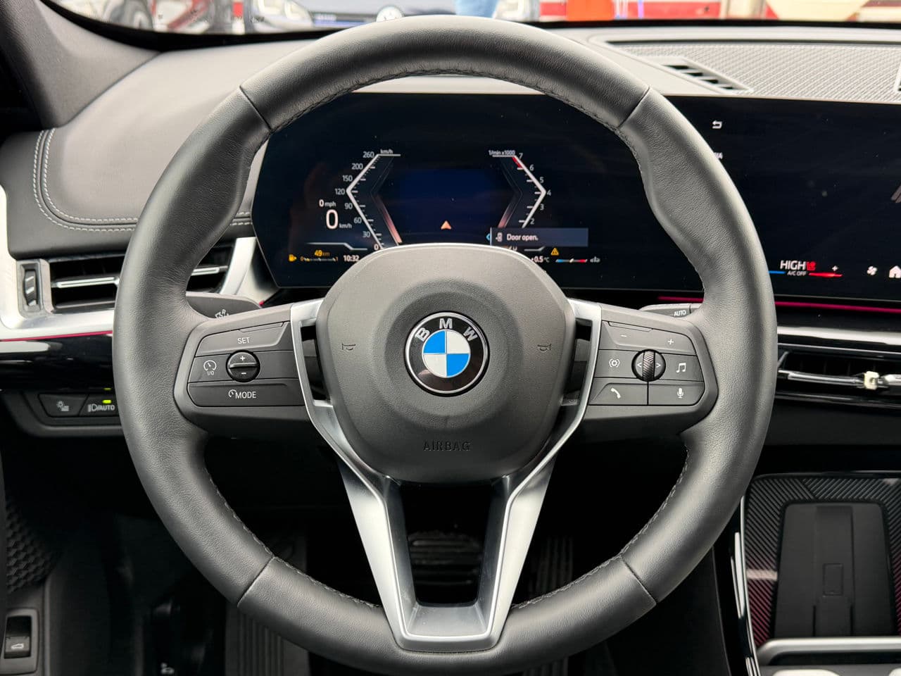 BMW X1 2.8i 2024 — Миниатюра 13
