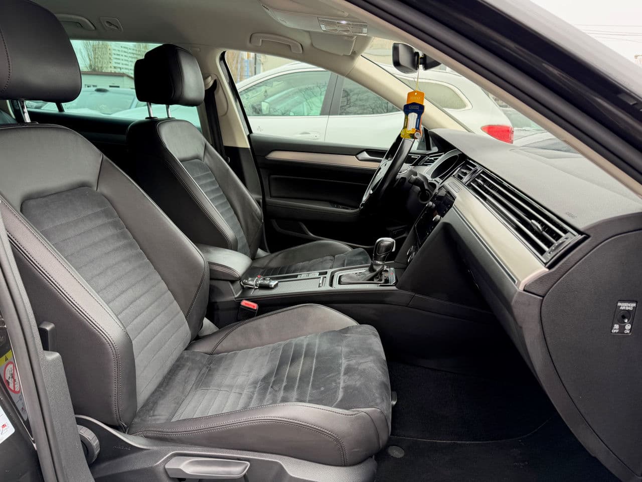 2019 Volkswagen Passat — Miniatură 17