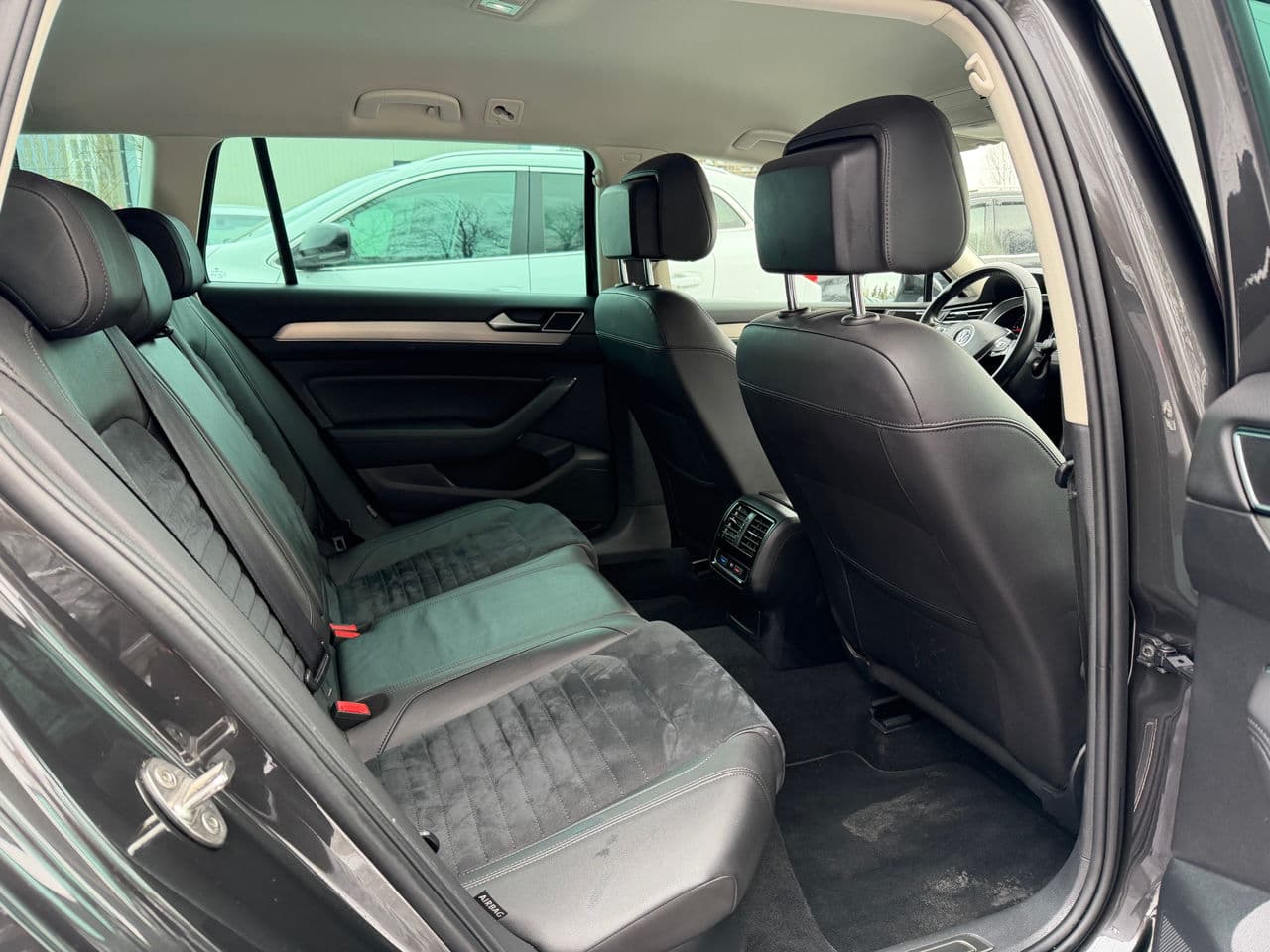 2019 Volkswagen Passat — Miniatură 18