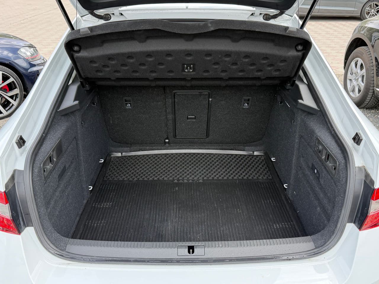 2023 Skoda Superb — Miniatură 18