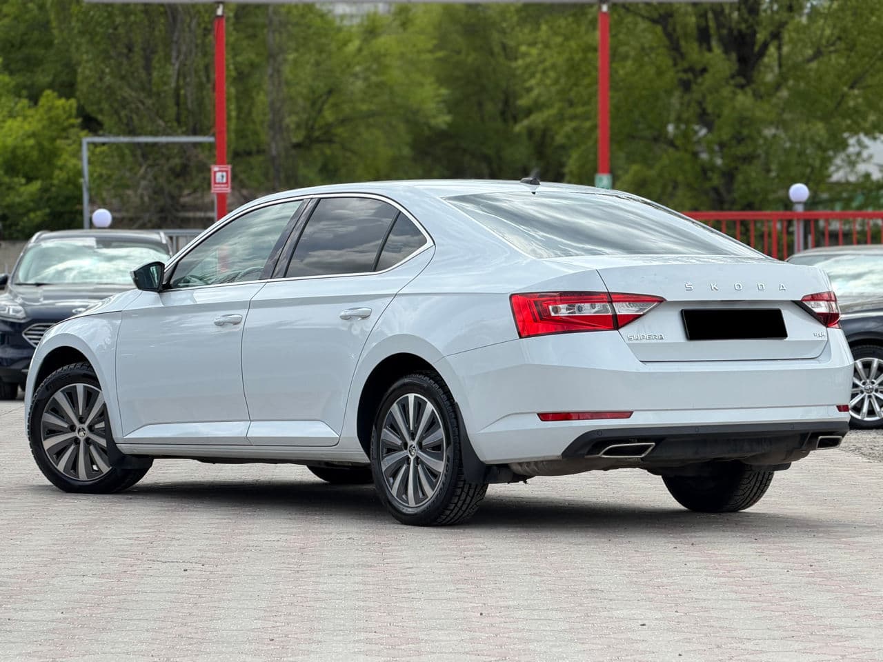 2023 Skoda Superb — Miniatură 3
