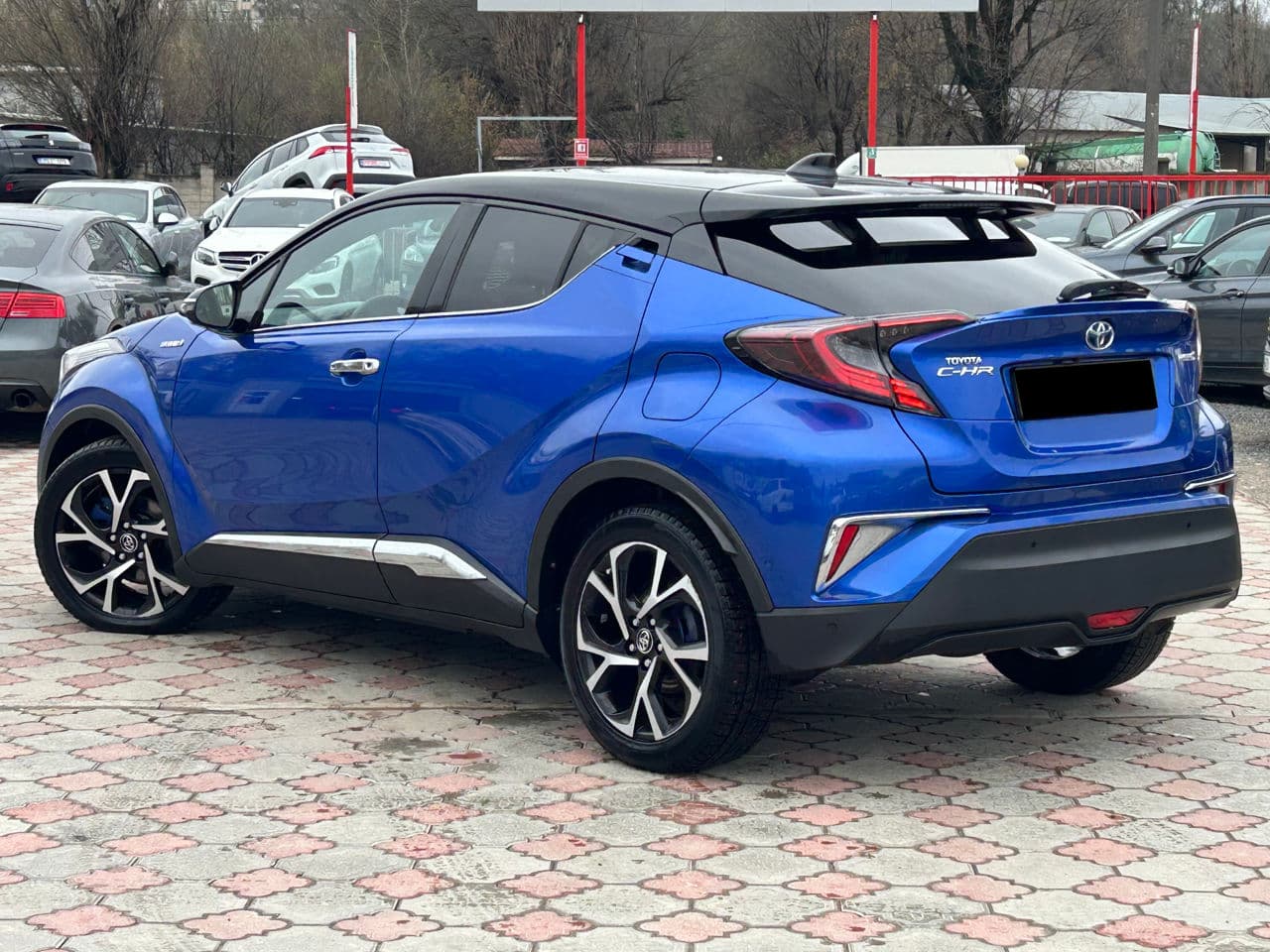 2017 Toyota C-HR — Miniatură 3