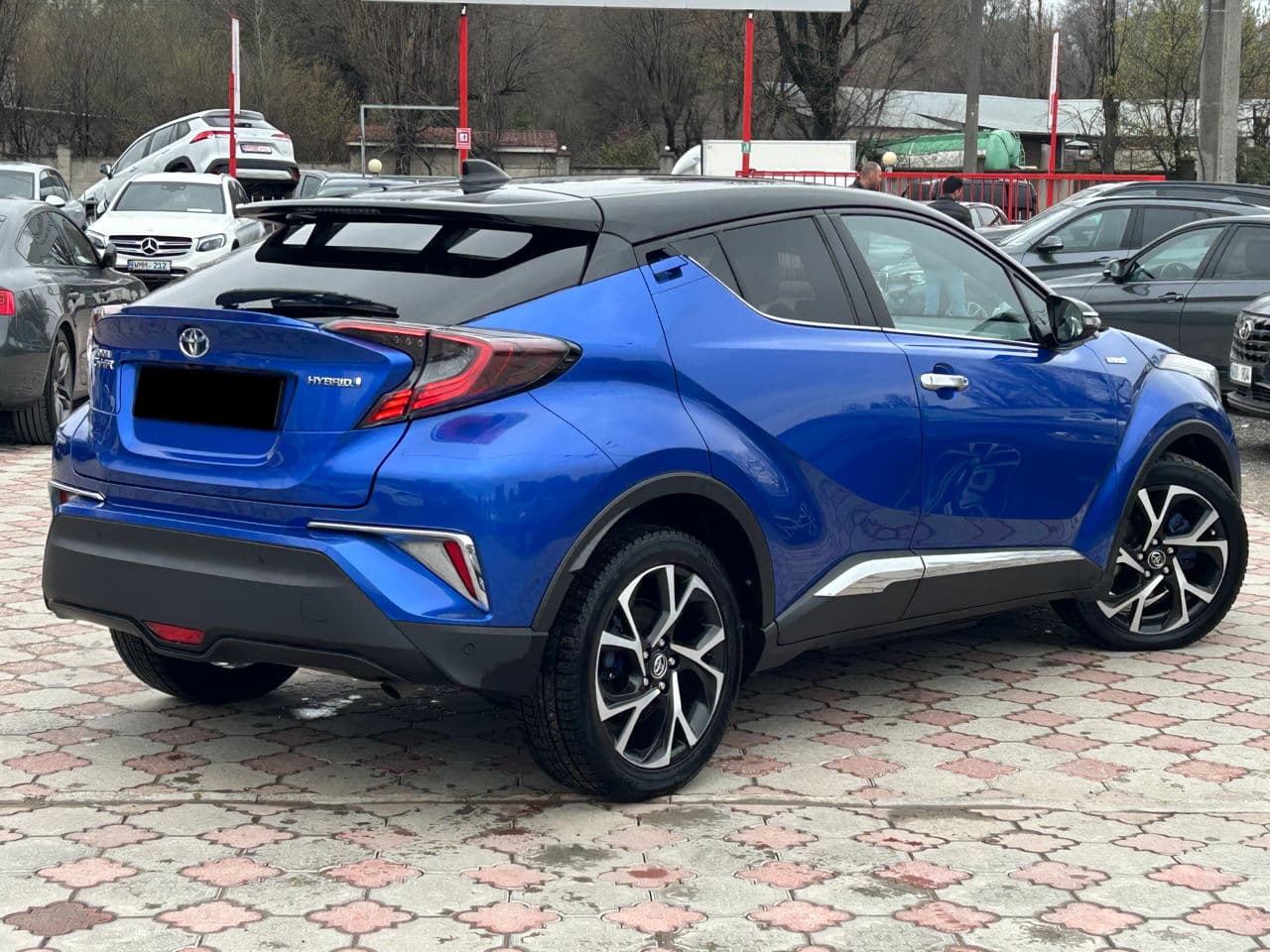 2017 Toyota C-HR — Miniatură 2