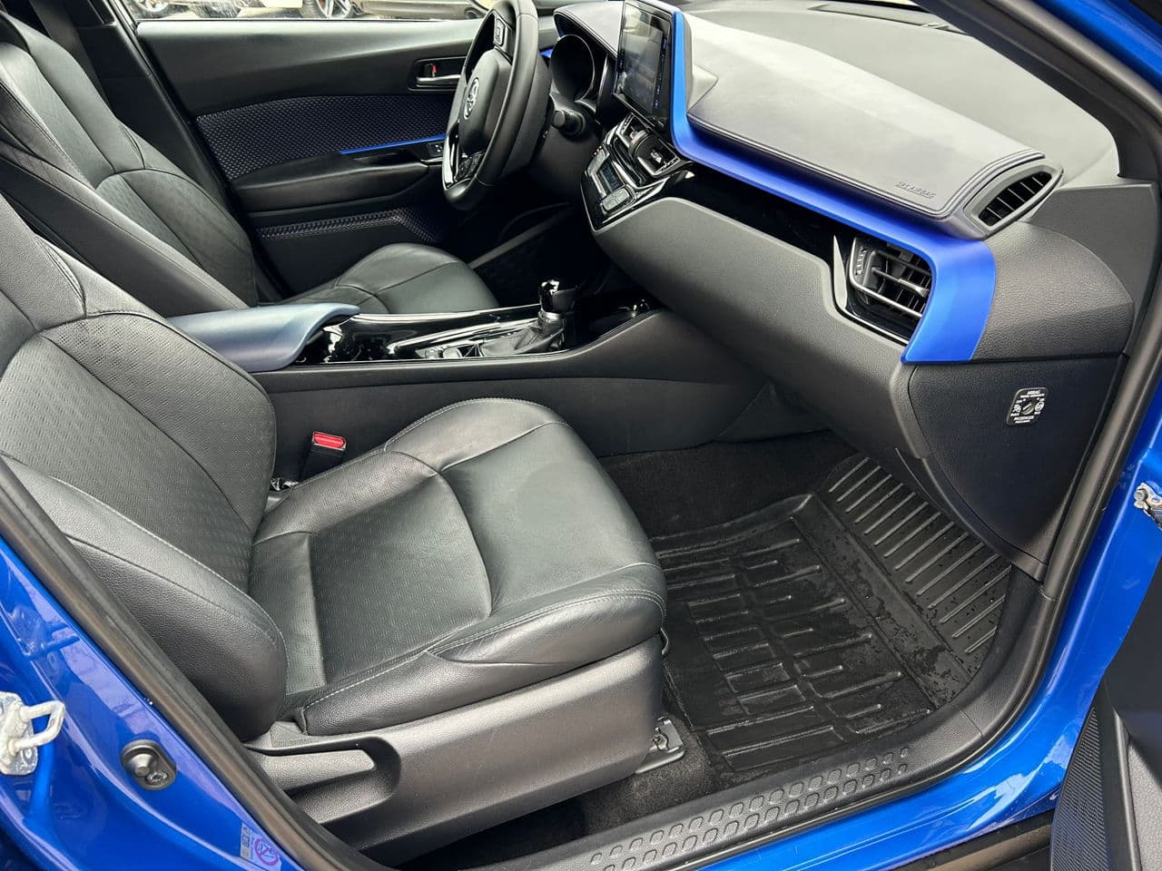 2017 Toyota C-HR — Miniatură 16