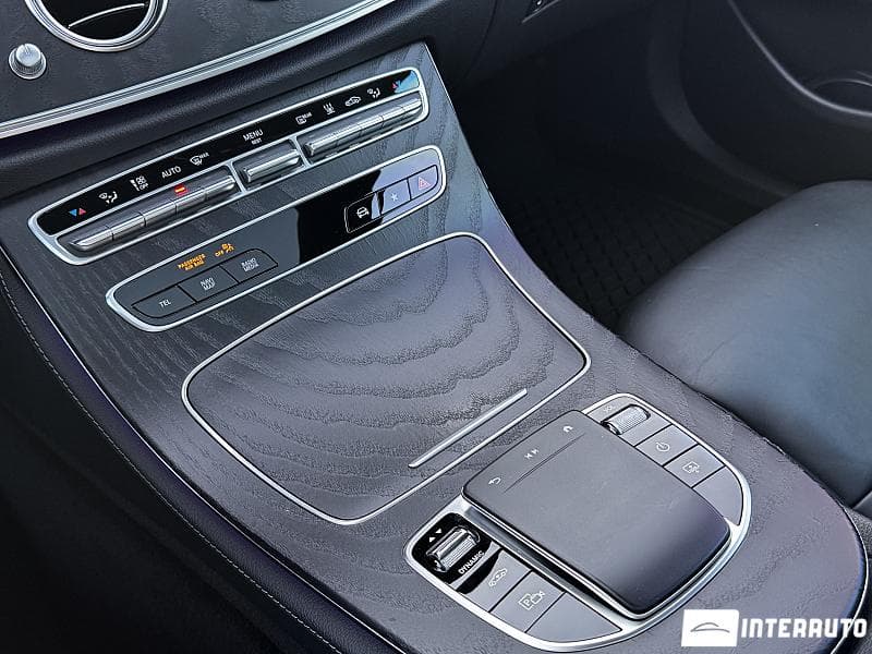 2020 Mercedes E 300e — Miniatură 14