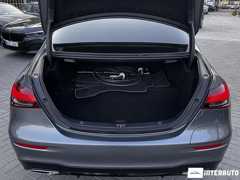 2020 Mercedes E 300e — Miniatură 17