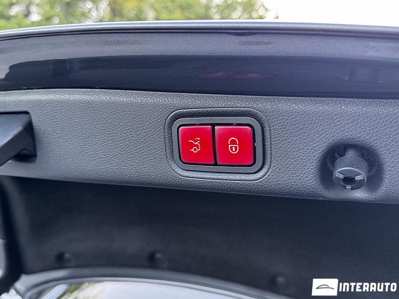 2020 Mercedes E 300e — Miniatură 18