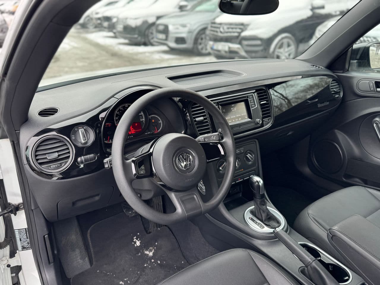 2017 Volkswagen Beetle — Miniatură 9