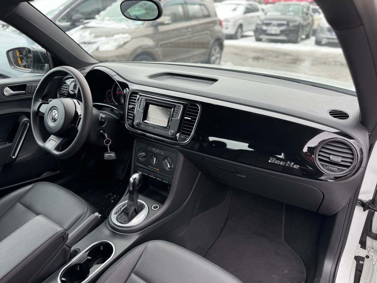 2017 Volkswagen Beetle — Miniatură 16