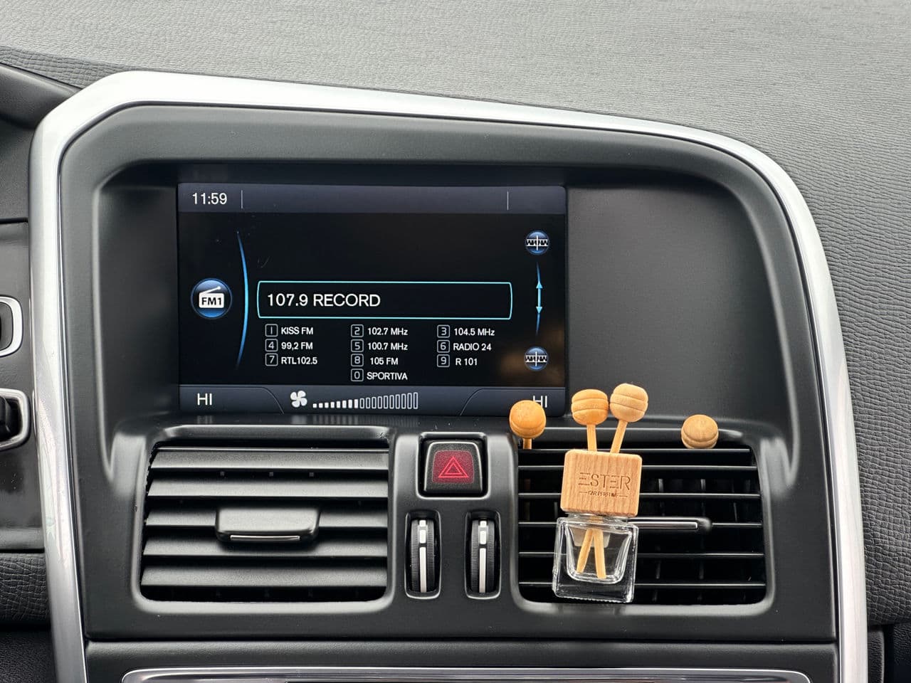 Volvo XC 60 2014 — Миниатюра 9