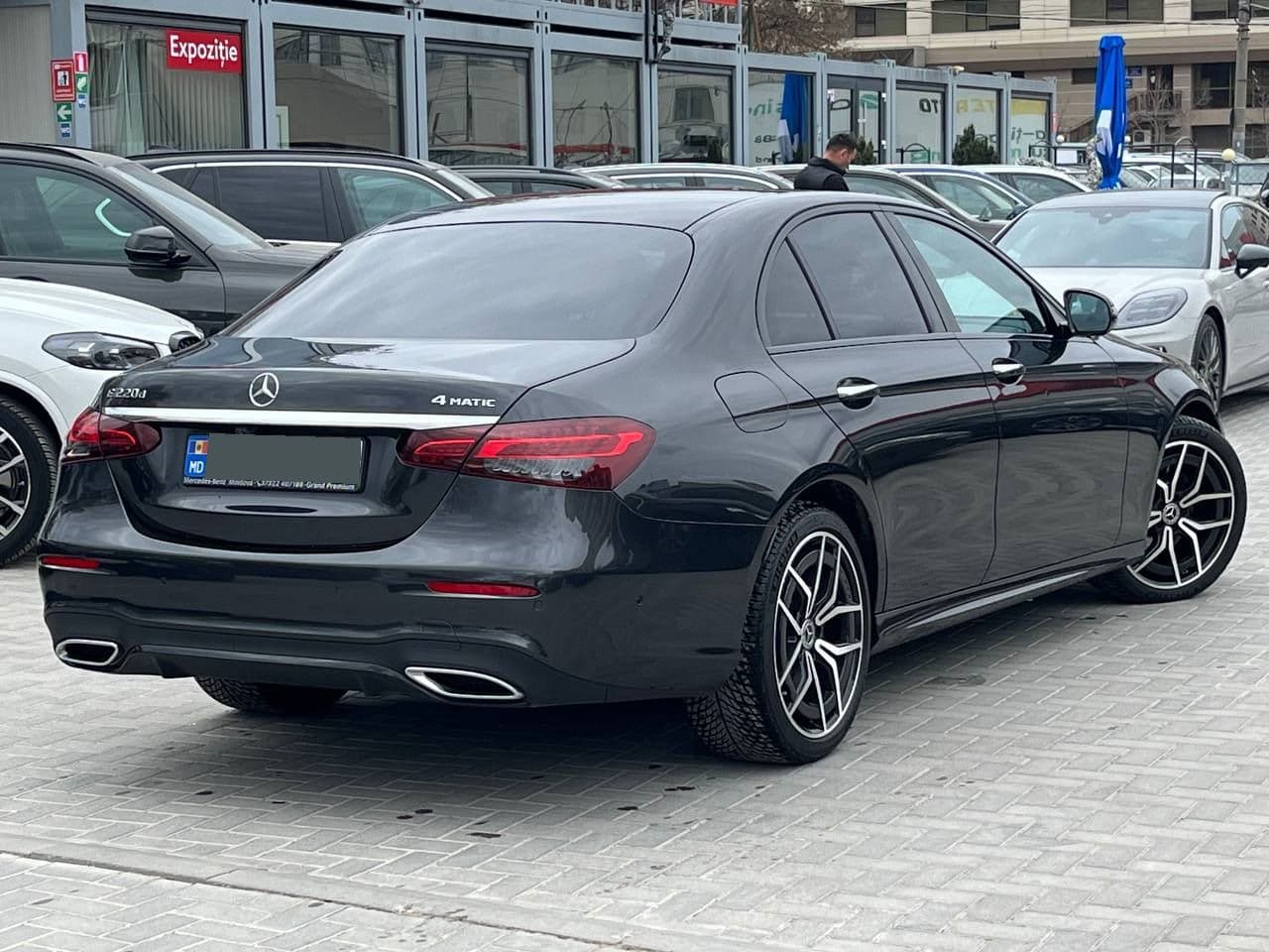 2020 Mercedes E 220 — Miniatură 2