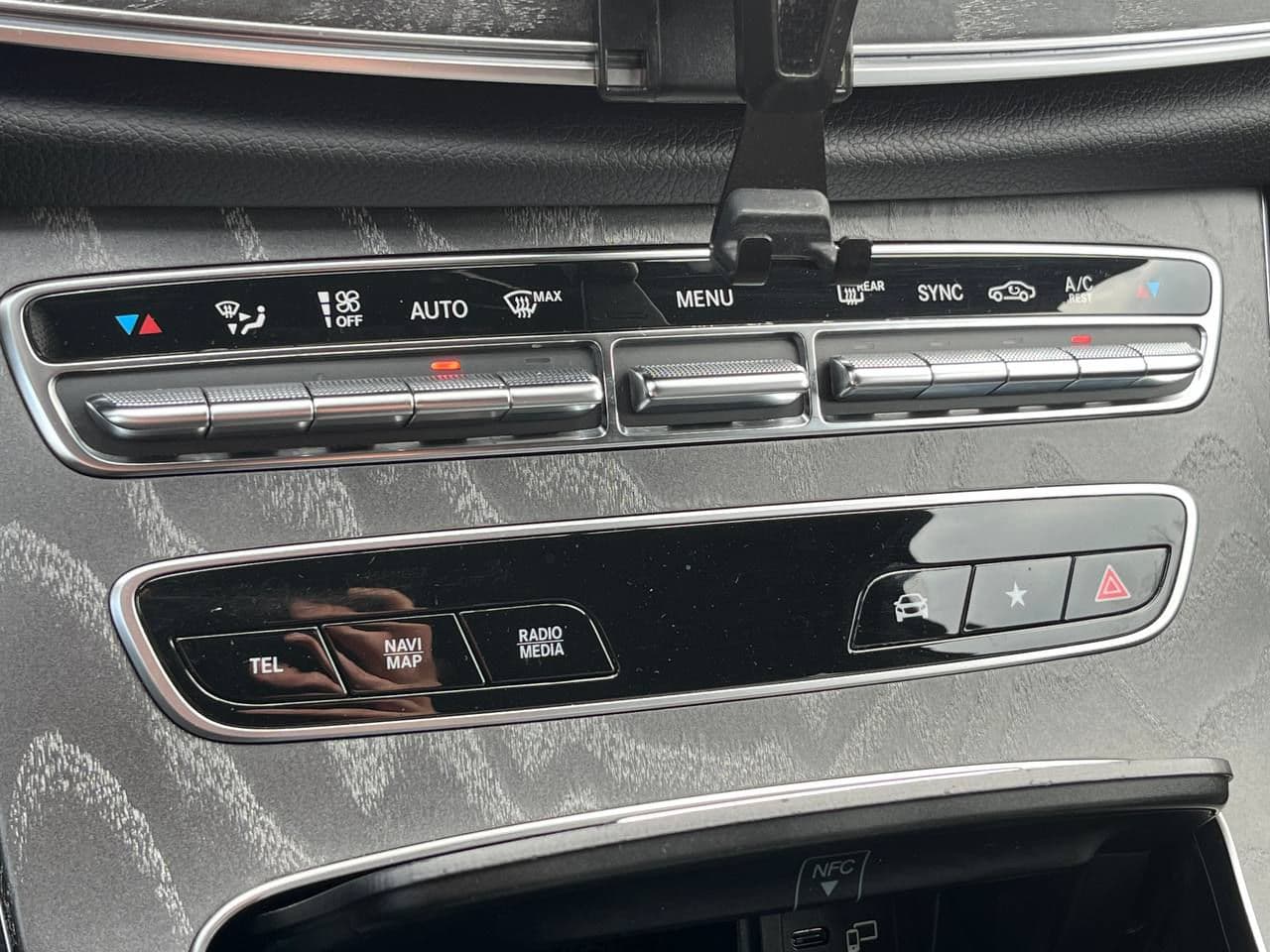2020 Mercedes E 220 — Miniatură 17