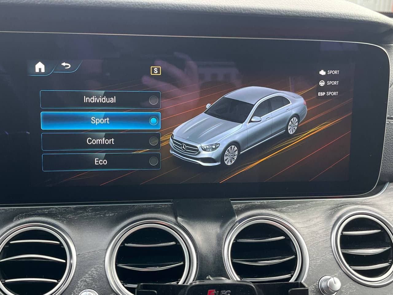 2020 Mercedes E 220 — Miniatură 11