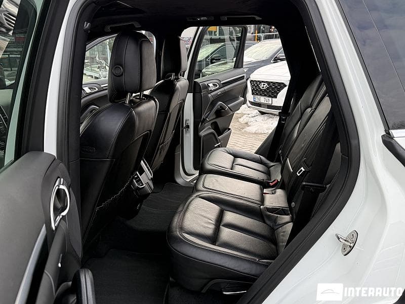 2016 Porsche Cayenne S Hybrid — Miniatură 14
