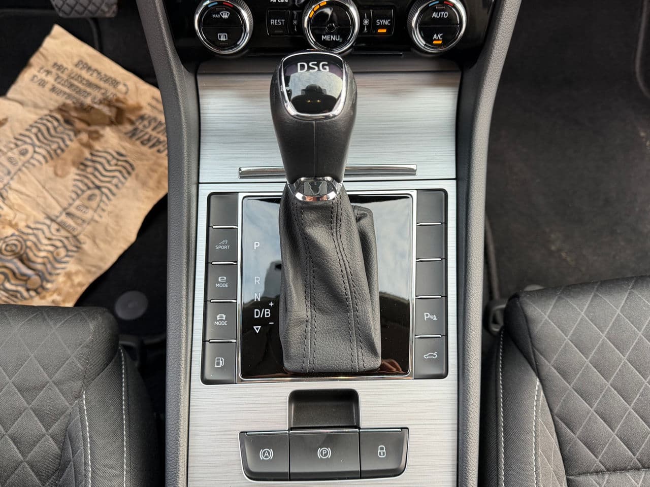 2021 Skoda Superb — Miniatură 12