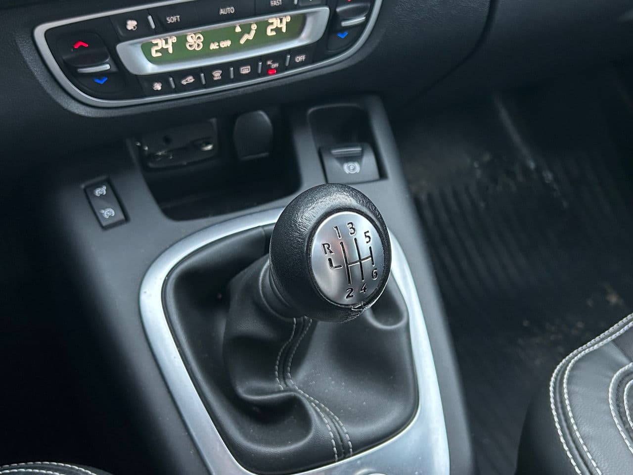 2015 Renault Scenic — Miniatură 13