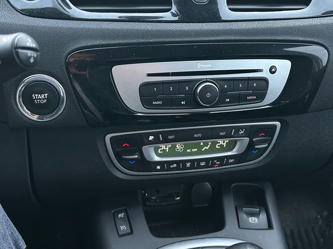 2015 Renault Scenic — Miniatură 12