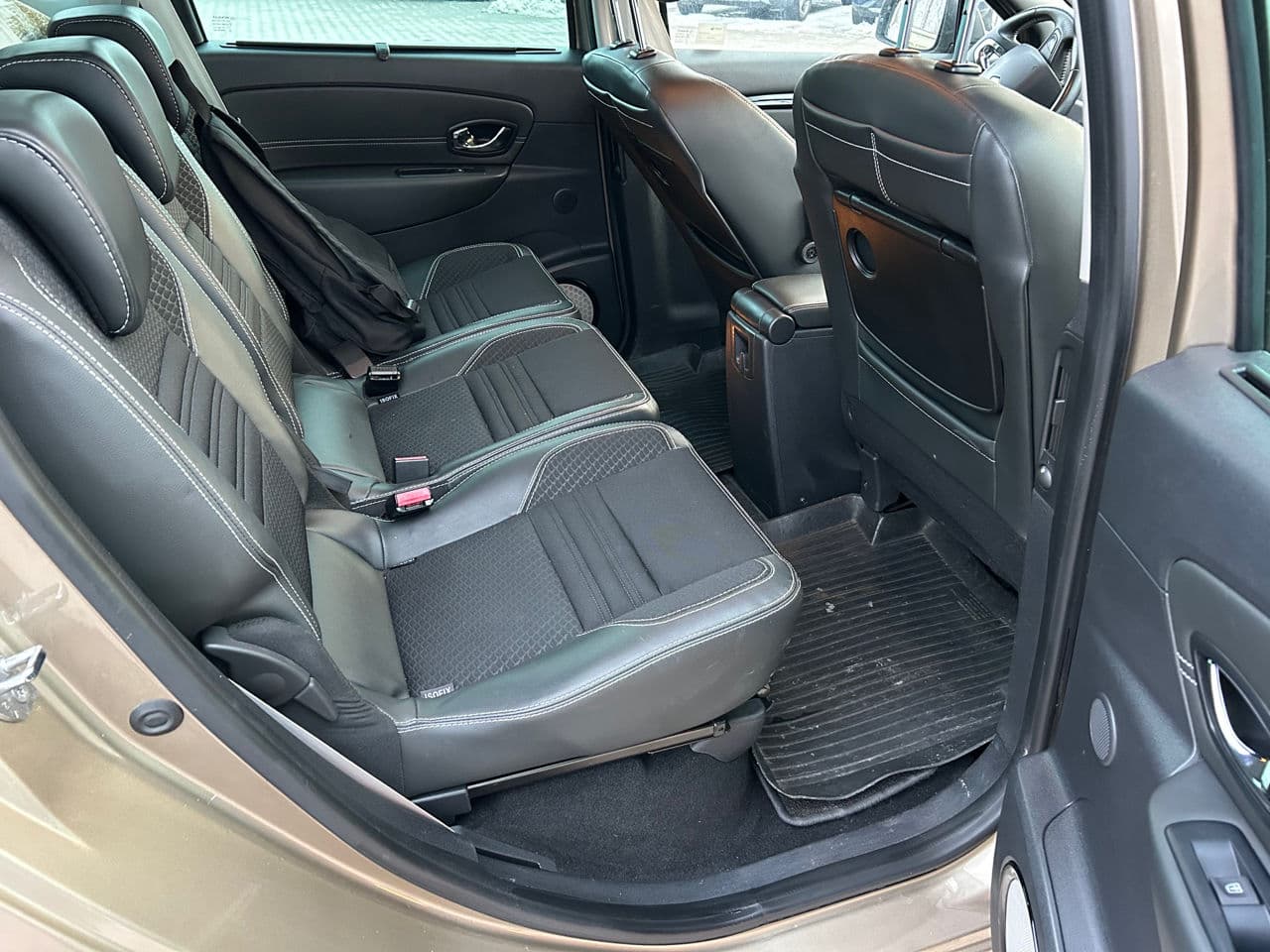 2015 Renault Scenic — Miniatură 16
