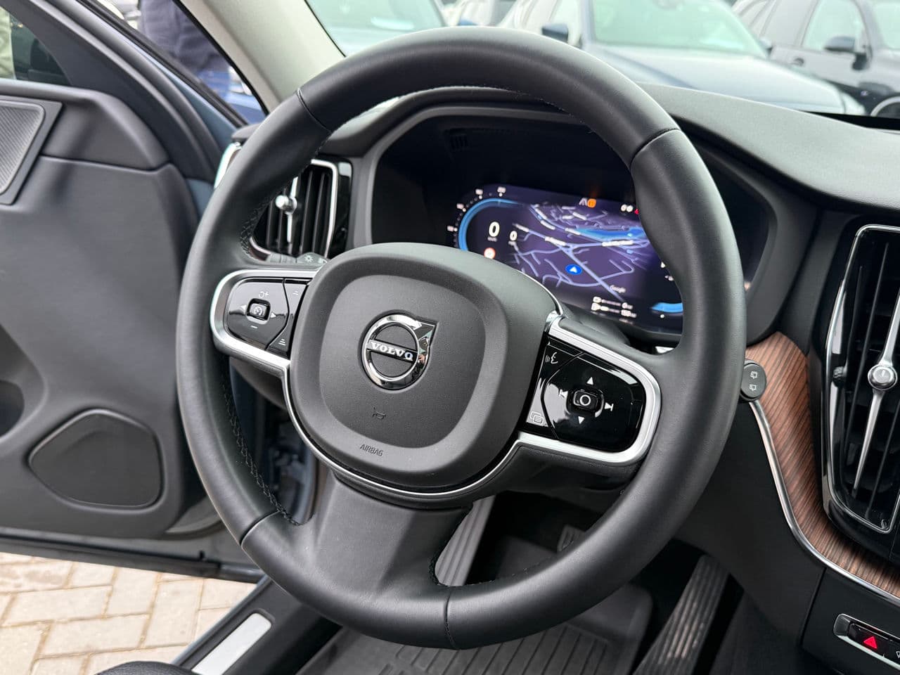 Volvo XC 60 2023 — Миниатюра 7