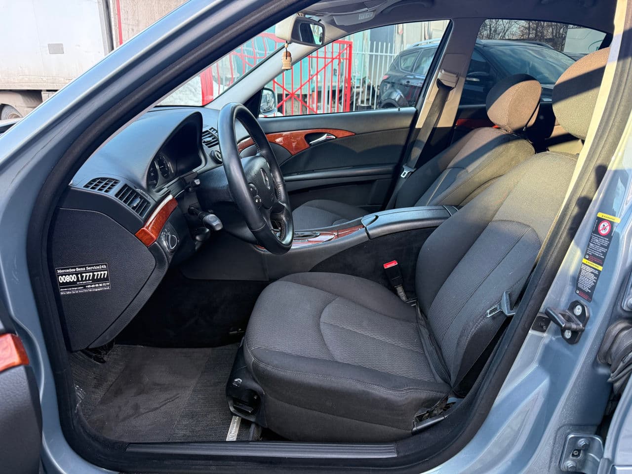 2006 Mercedes E 320 — Miniatură 6