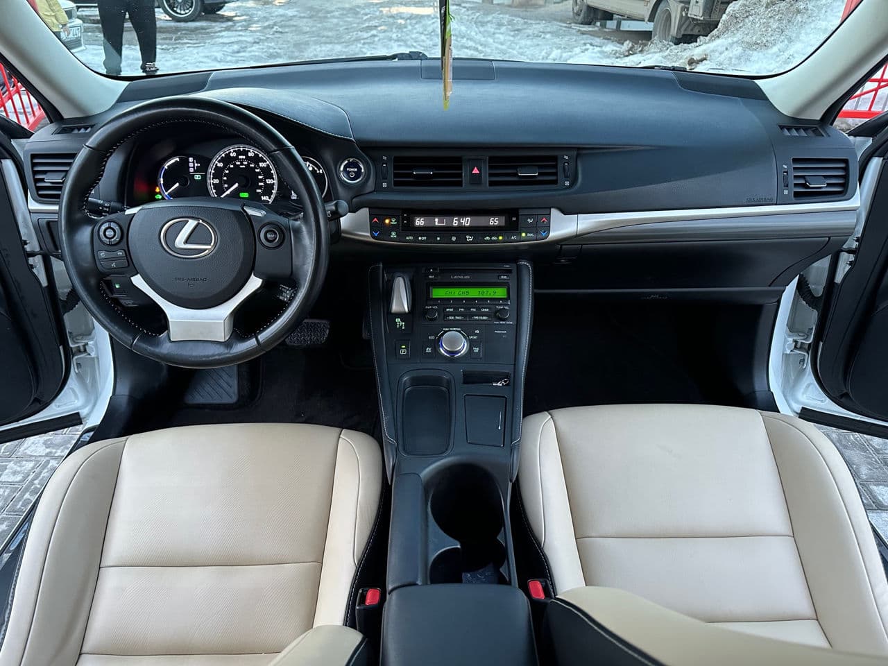 2016 Lexus CT 200h — Miniatură 9