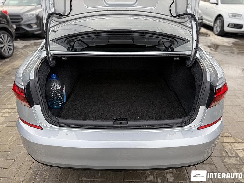 2019 Volkswagen Passat — Miniatură 5