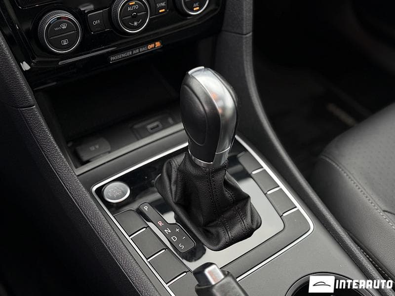 2019 Volkswagen Passat — Miniatură 16