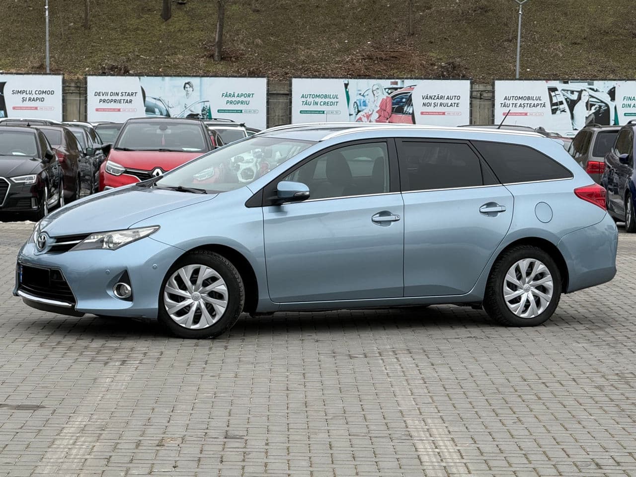2013 Toyota Auris — Miniatură 2