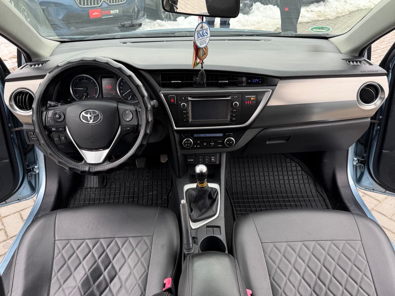 2013 Toyota Auris — Miniatură 6