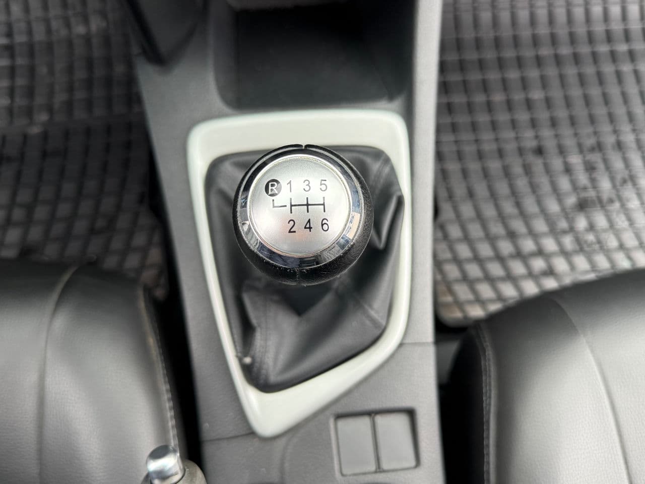 2013 Toyota Auris — Miniatură 11