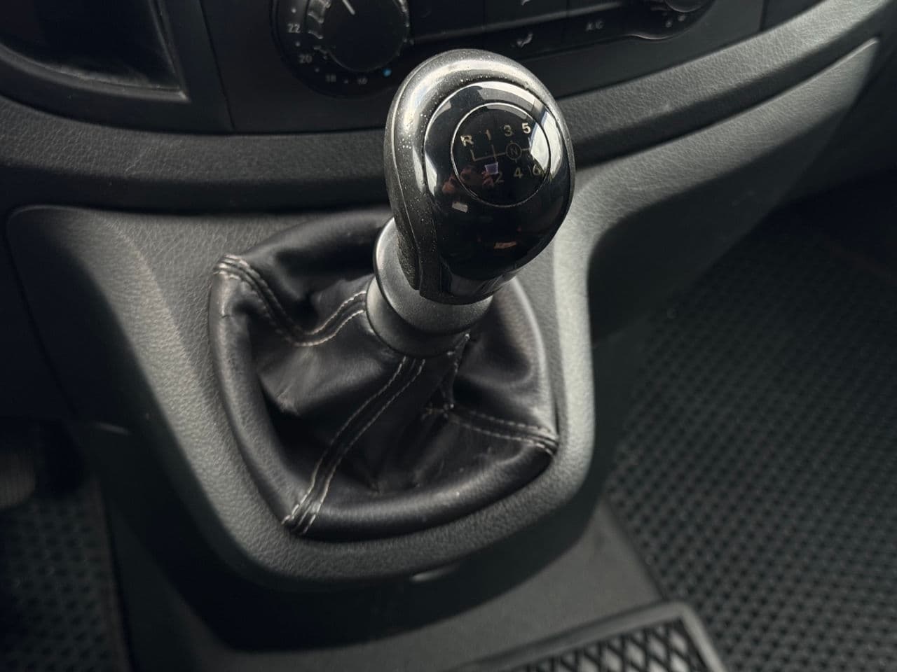 2015 Mercedes Vito — Miniatură 12