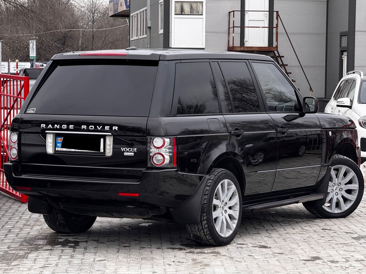2011 Land Rover Range Rover Vogue — Miniatură 2