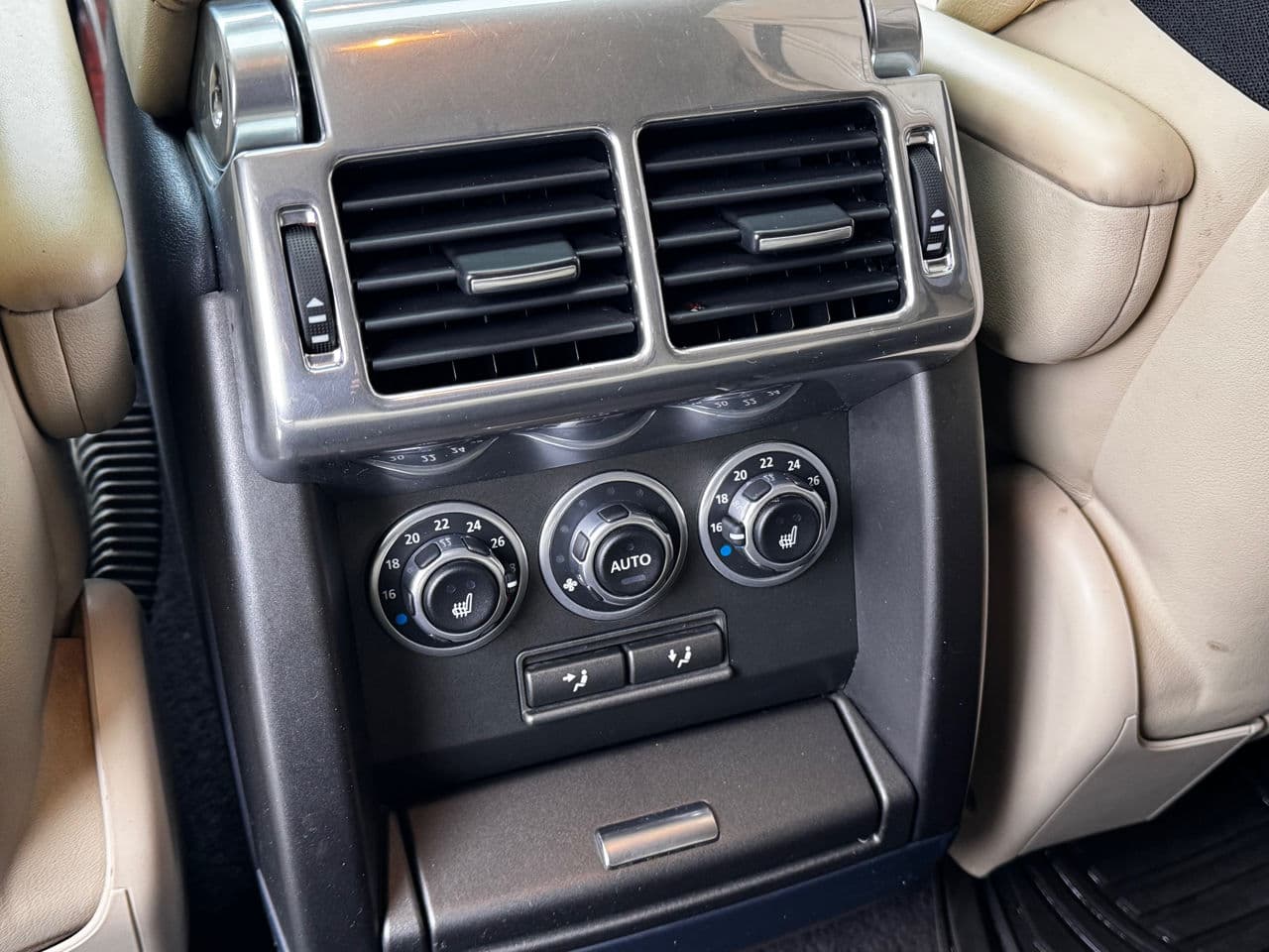 2011 Land Rover Range Rover Vogue — Miniatură 20