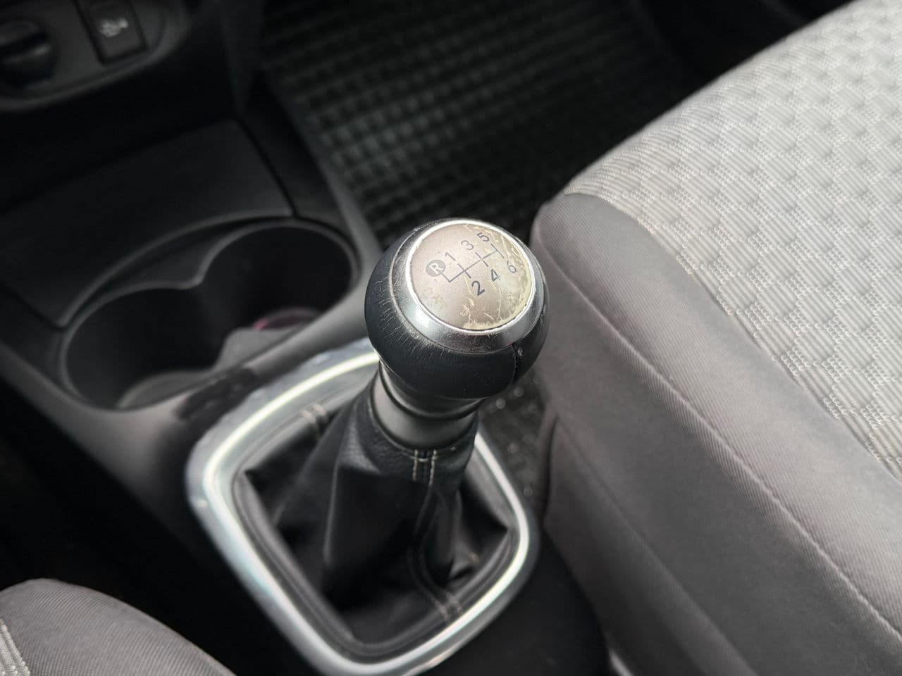 Toyota Yaris 2014 — Миниатюра 13