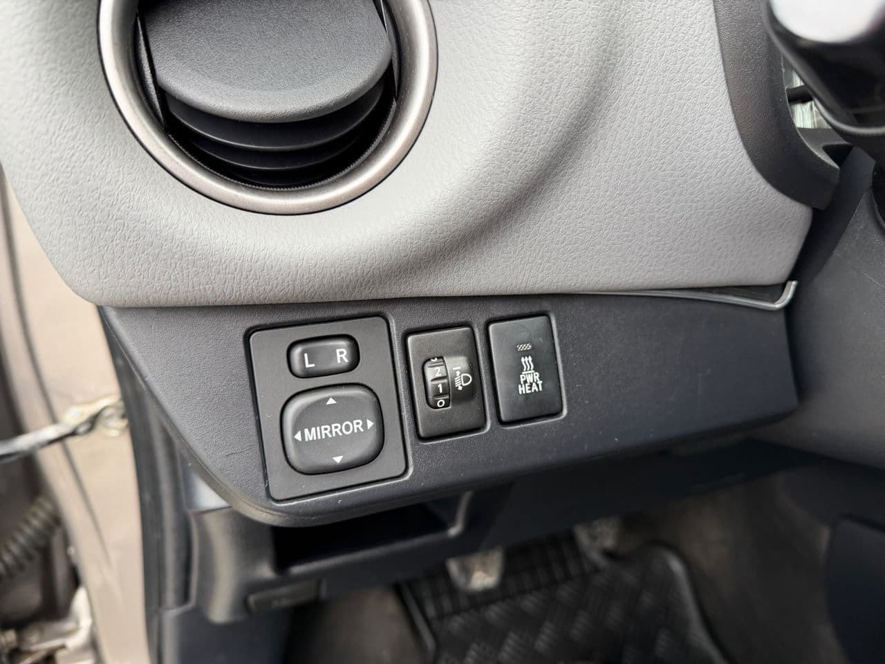 Toyota Yaris 2014 — Миниатюра 7