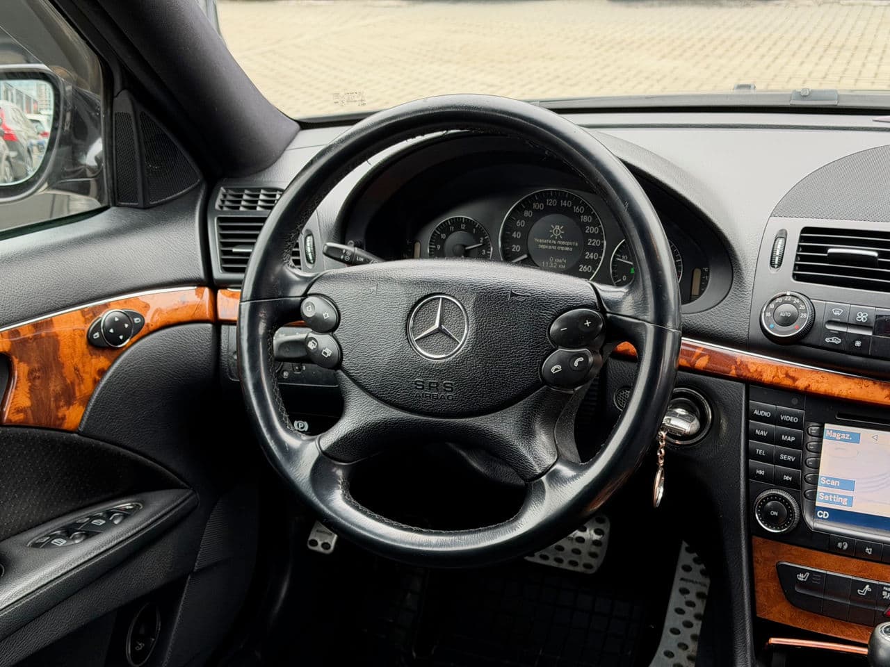 Mercedes E 220 2007 — Миниатюра 10