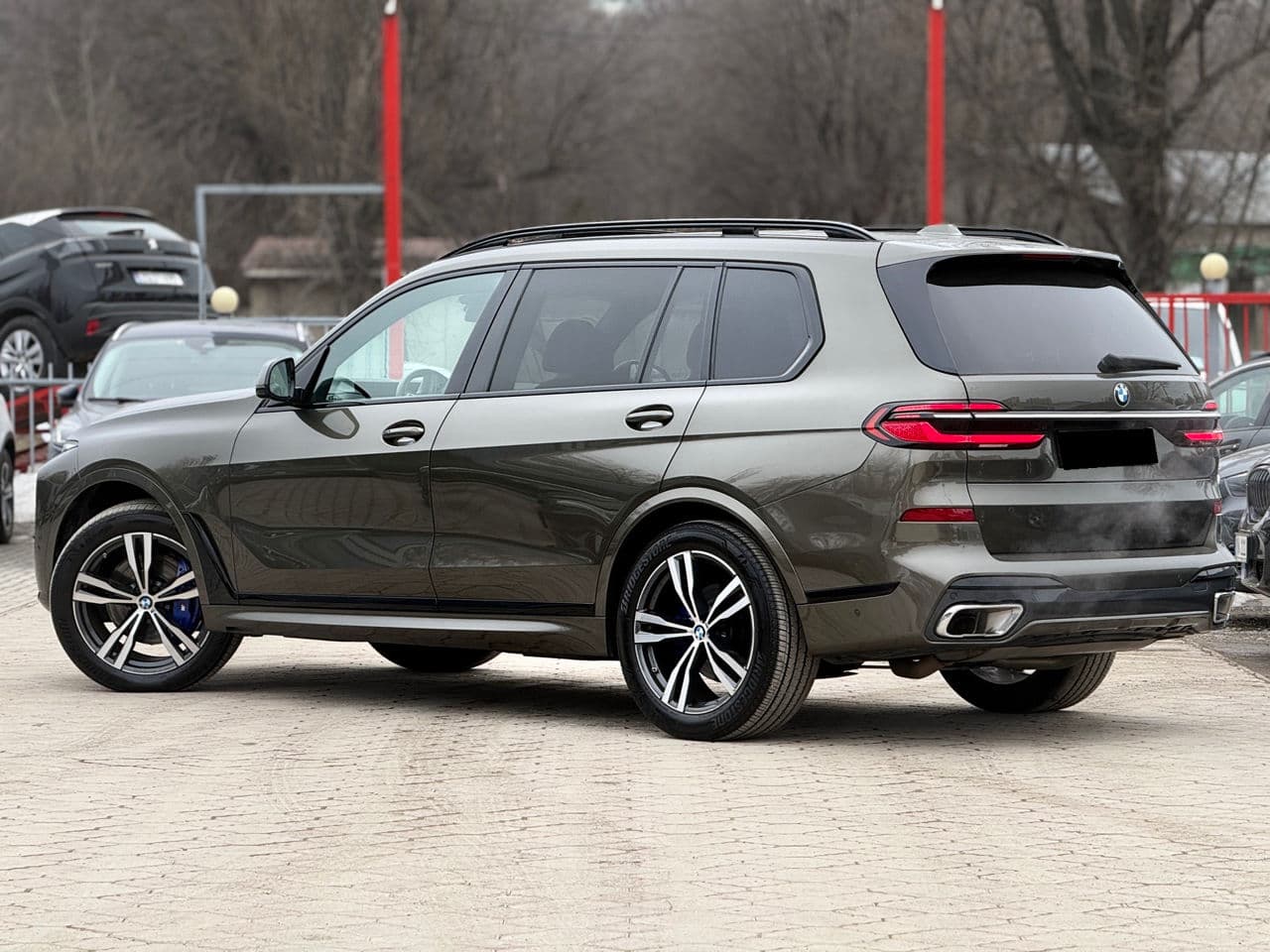 BMW X7 4.0i 2023 — Миниатюра 3
