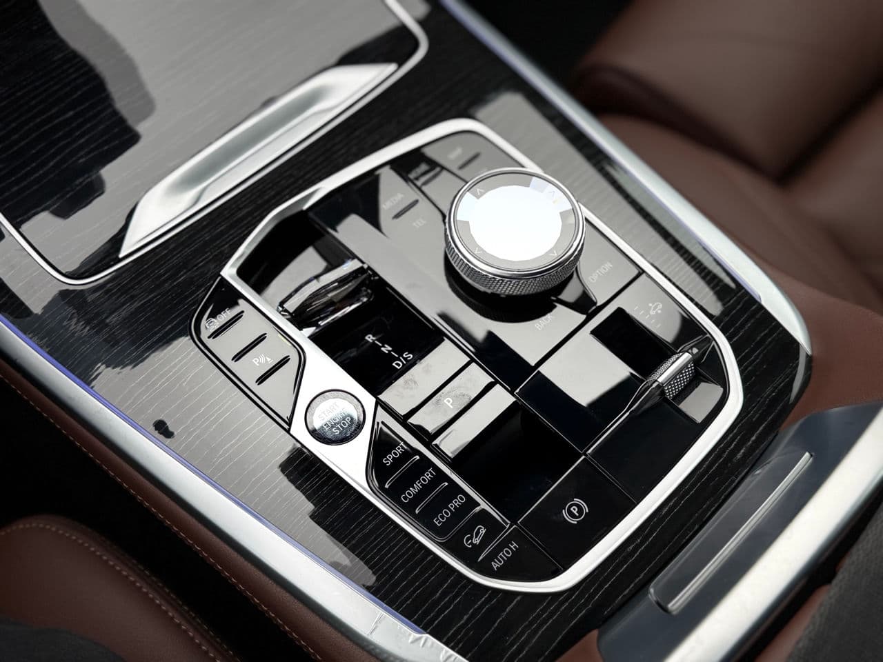 BMW X7 4.0i 2023 — Миниатюра 21
